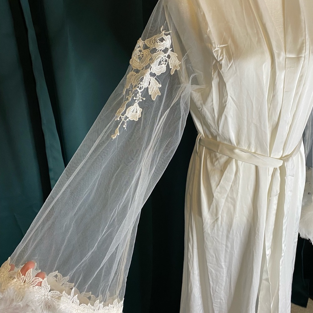 Feather Bridal Robe - Picture 2 of 4